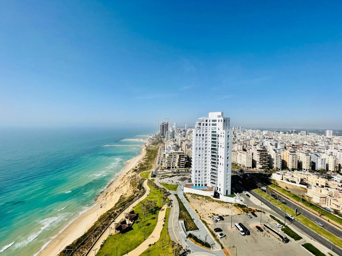 C Tower Apartments Netanya Exterior photo